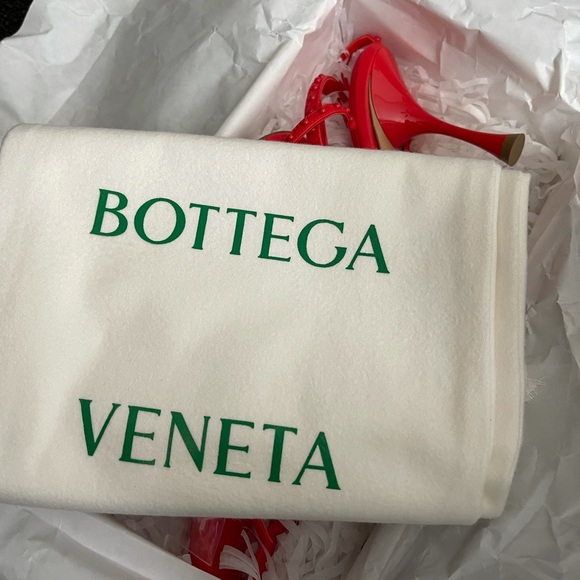 BOTTEGA VENETA
Dot leather thong sandals - Picture 2 of 6